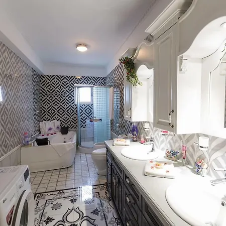 Imagine Renting Your Own 5-star Private Cyprus On The Beach, Paphos 1410 فيلة