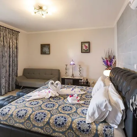 Imagine Renting Your Own 5-star Private Cyprus On The Beach, Paphos 1410 فيلة