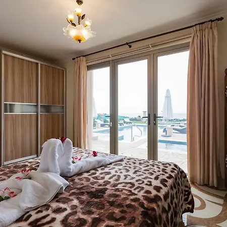 فيلة Imagine Renting Your Own 5-star Private Cyprus On The Beach, Paphos 1410